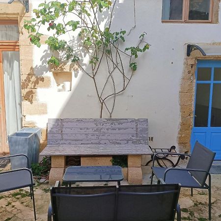 T2 Duplex "Chez Evelyne" Remoulins Exterior foto