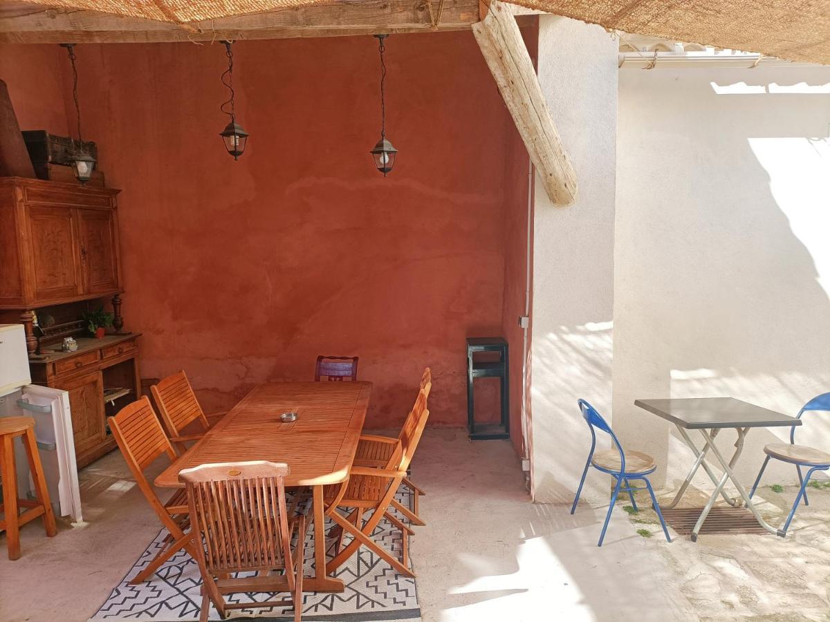 T2 Duplex "Chez Evelyne" Remoulins Exterior foto