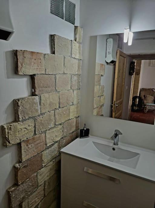 T2 Duplex "Chez Evelyne" Remoulins Exterior foto