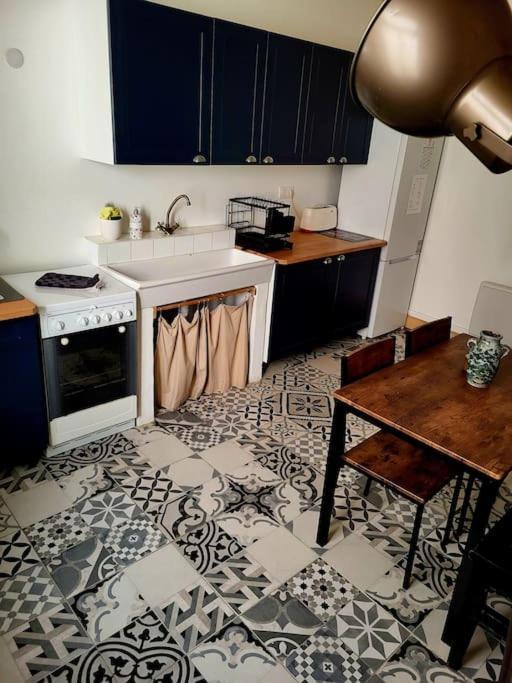 T2 Duplex "Chez Evelyne" Remoulins Exterior foto